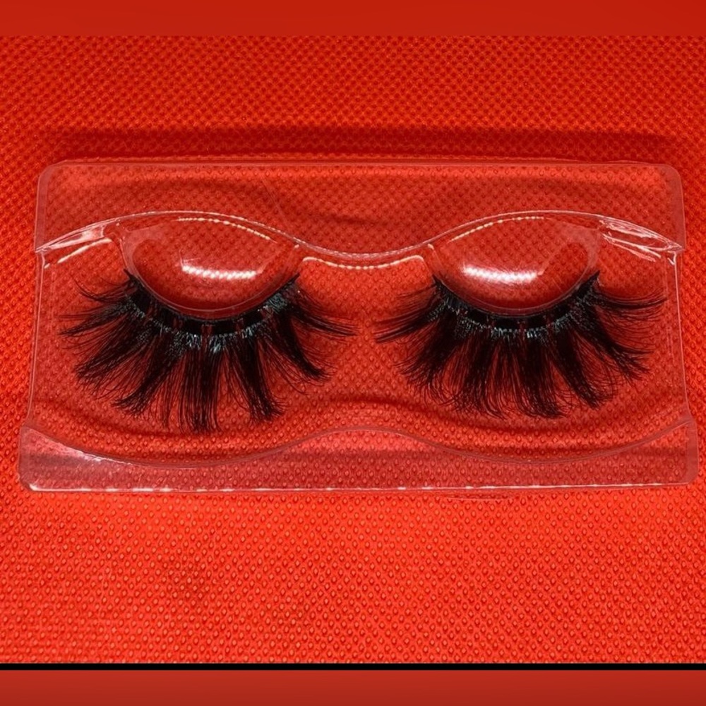 Strip Lashes - Picture 2 of 2